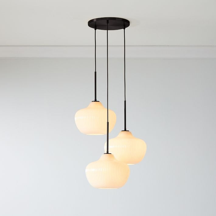 Lustre Rivrona en verre strié à 3 lumières : un éclairage sculptural et moderne pour la maison