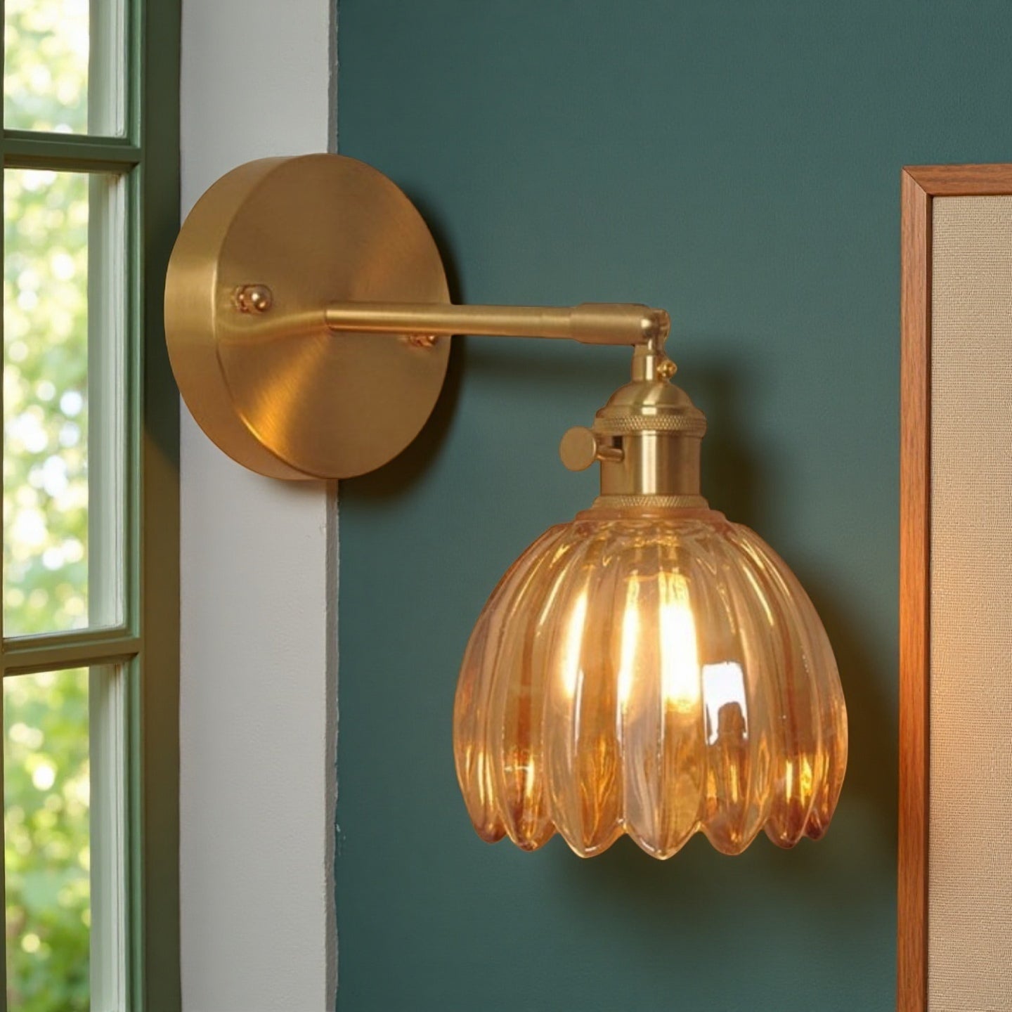 Tulip Wall Sconce – Vintage Glass Flower Light for Elegant Bedrooms