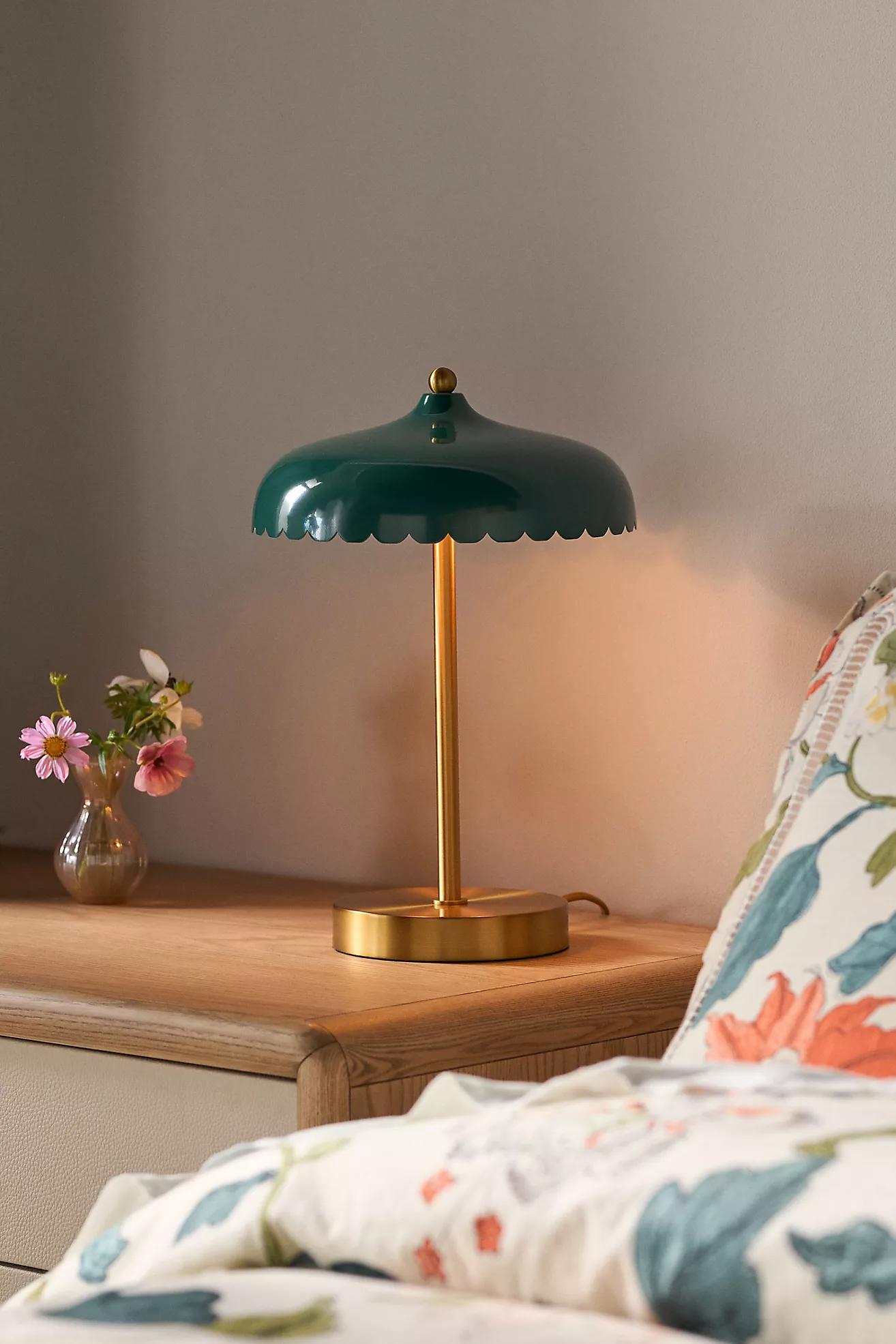 Rayla Scallop Task Lamp – Retro Task Lighting with Style