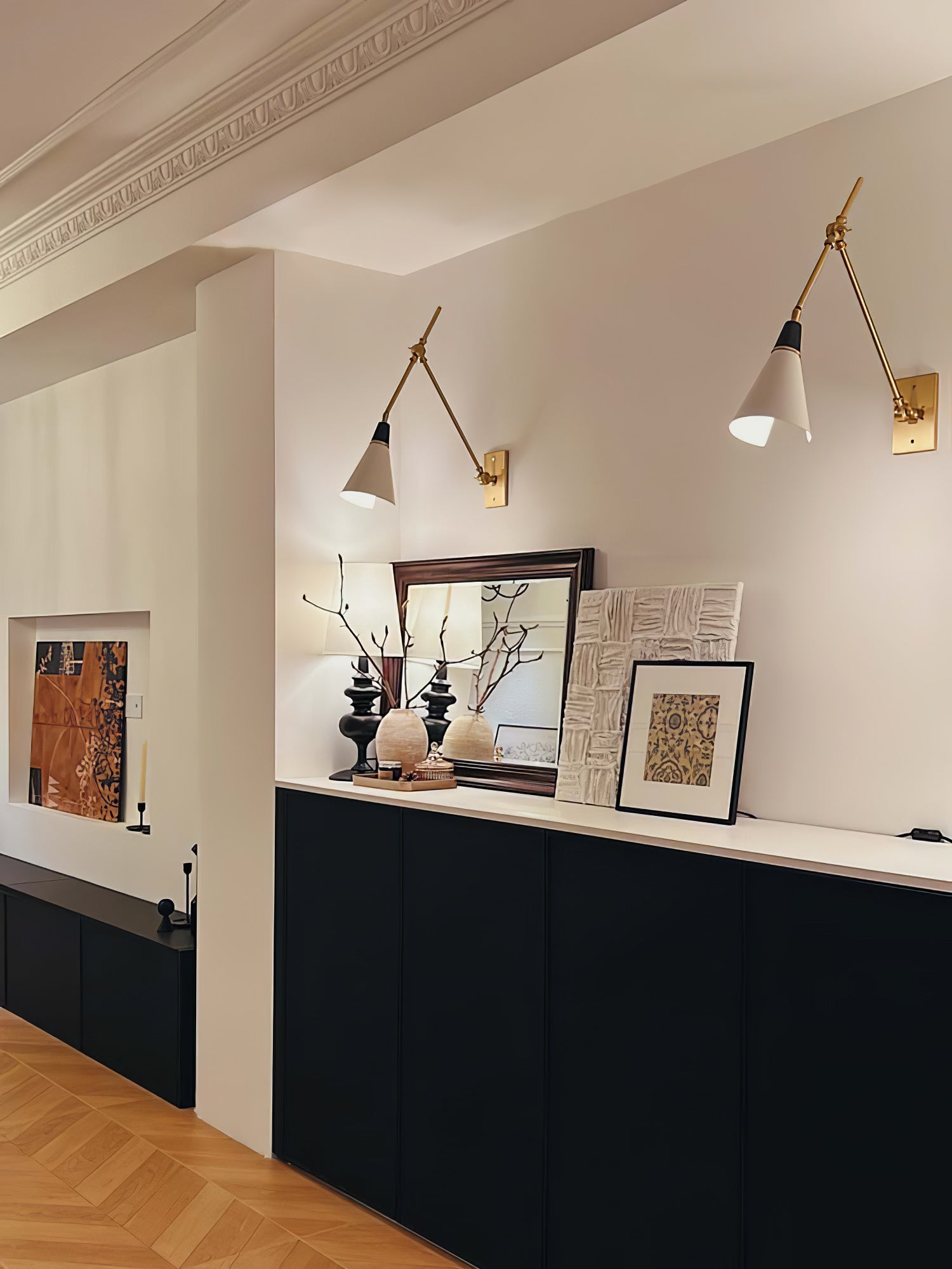 Sophisticated Magari Wall Lamp Compatible with Push Switches in White Black Brass