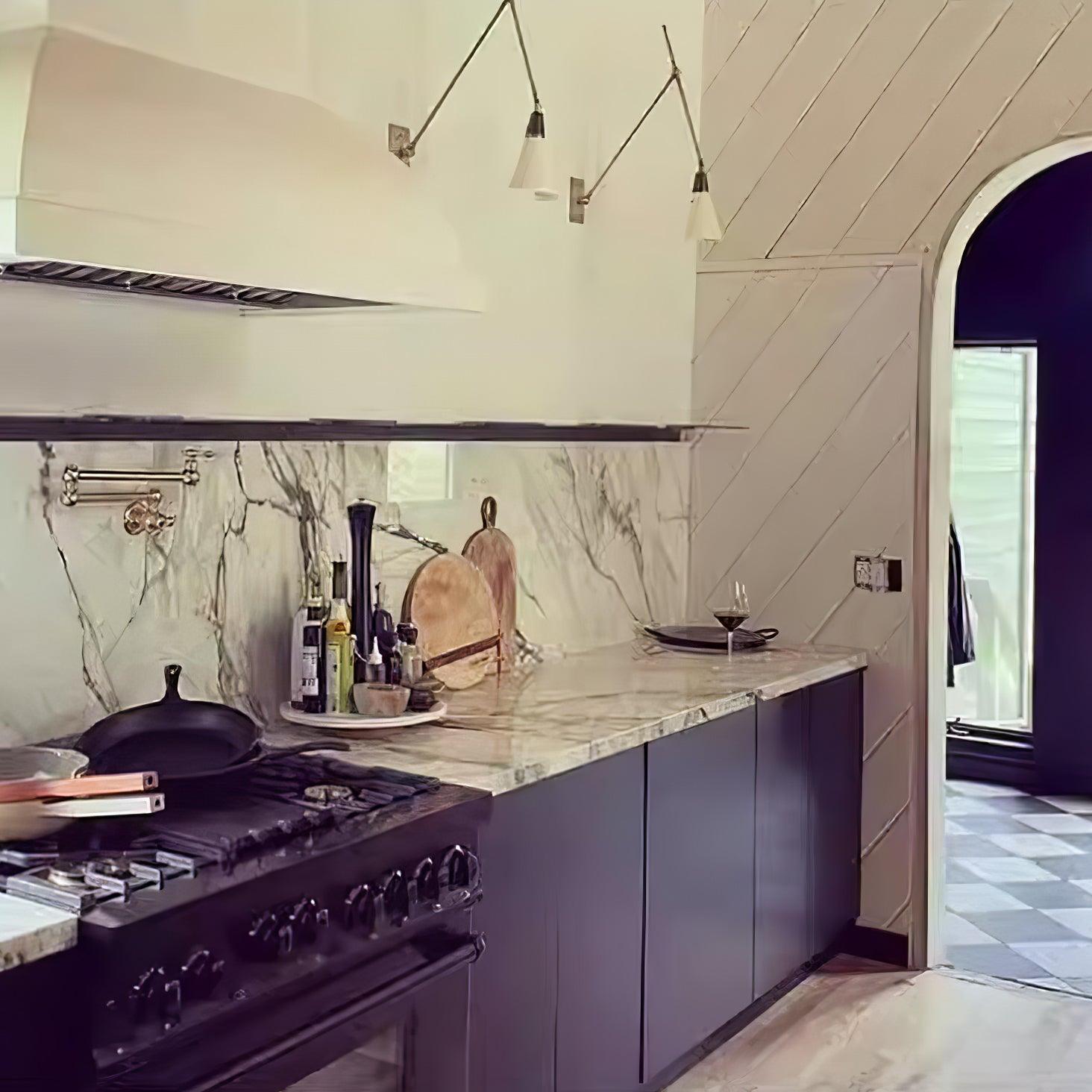 Sophisticated Magari Wall Lamp Compatible with Push Switches in White Black Brass