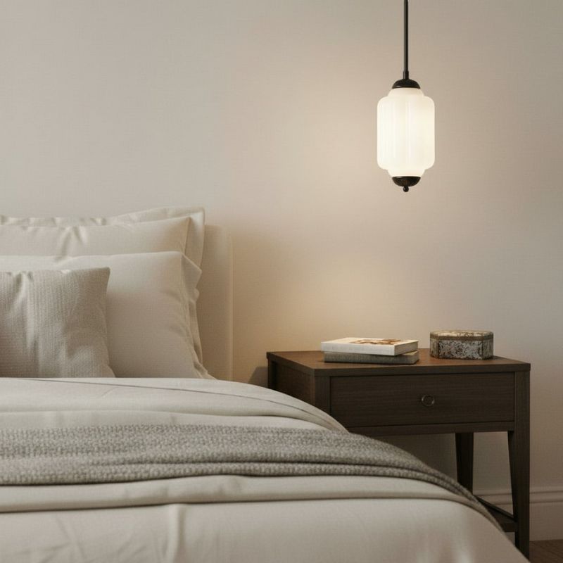 Suspension Eloise en verre laiteux – Lampe vintage fine pour salon