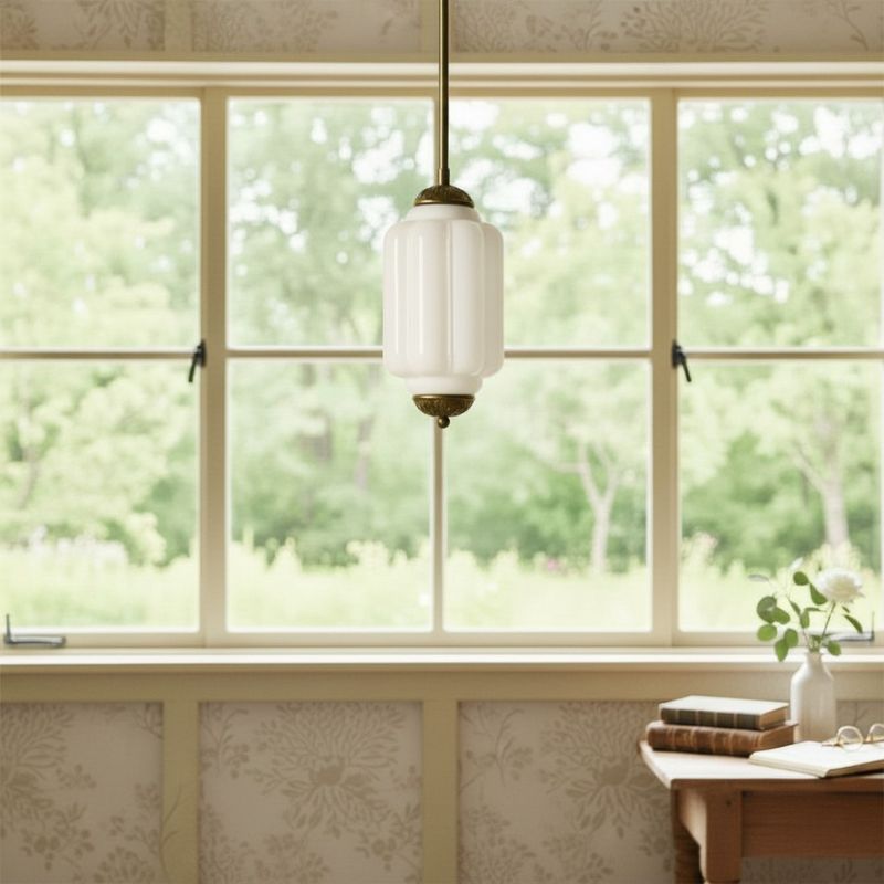 Suspension Eloise en verre laiteux – Lampe vintage fine pour salon