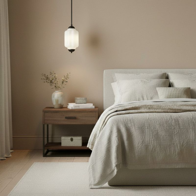 Suspension Eloise en verre laiteux – Lampe vintage fine pour salon