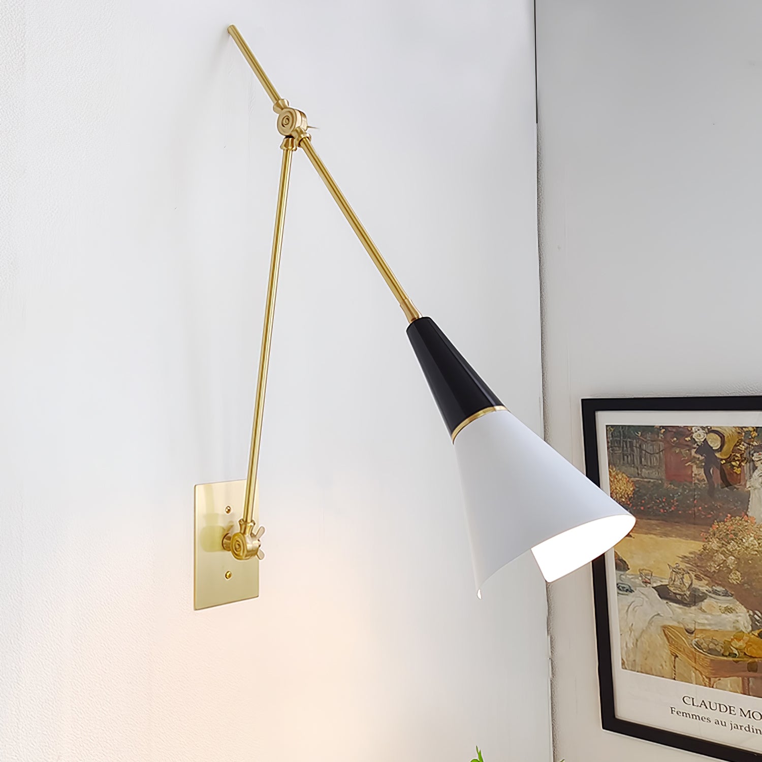 Sophisticated Magari Wall Lamp Compatible with Push Switches in White Black Brass