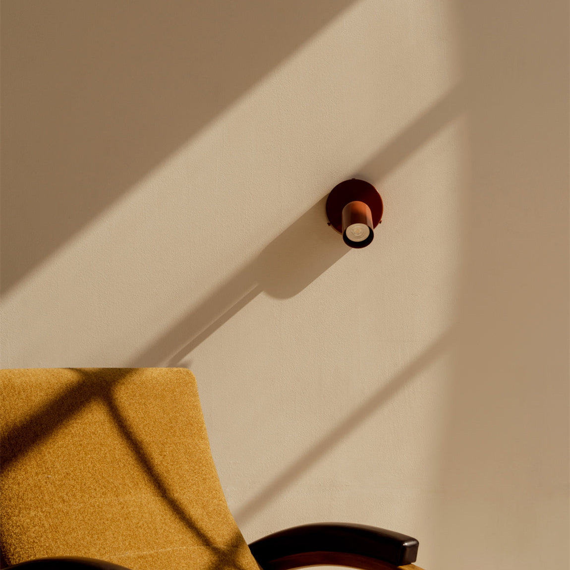 Cream Style Rotatable Wall Lamp – Nordic Design for Modern Living Rooms