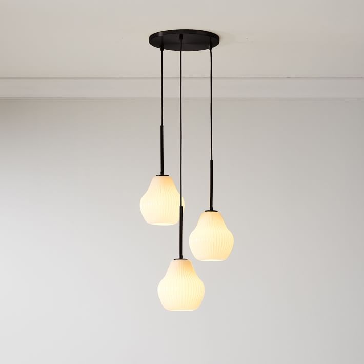 Lustre Rivrona en verre strié à 3 lumières : un éclairage sculptural et moderne pour la maison