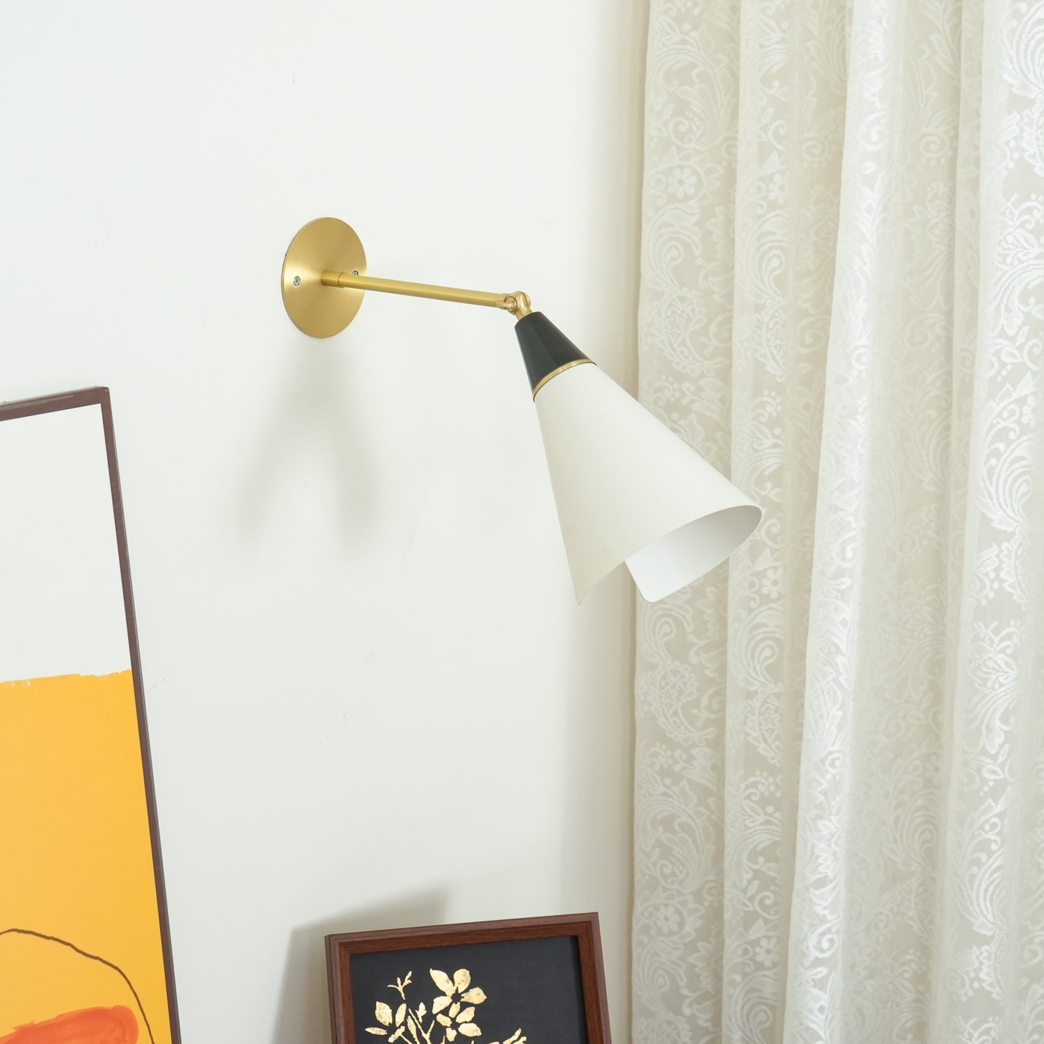 Sophisticated Magari Wall Lamp Compatible with Push Switches in White Black Brass