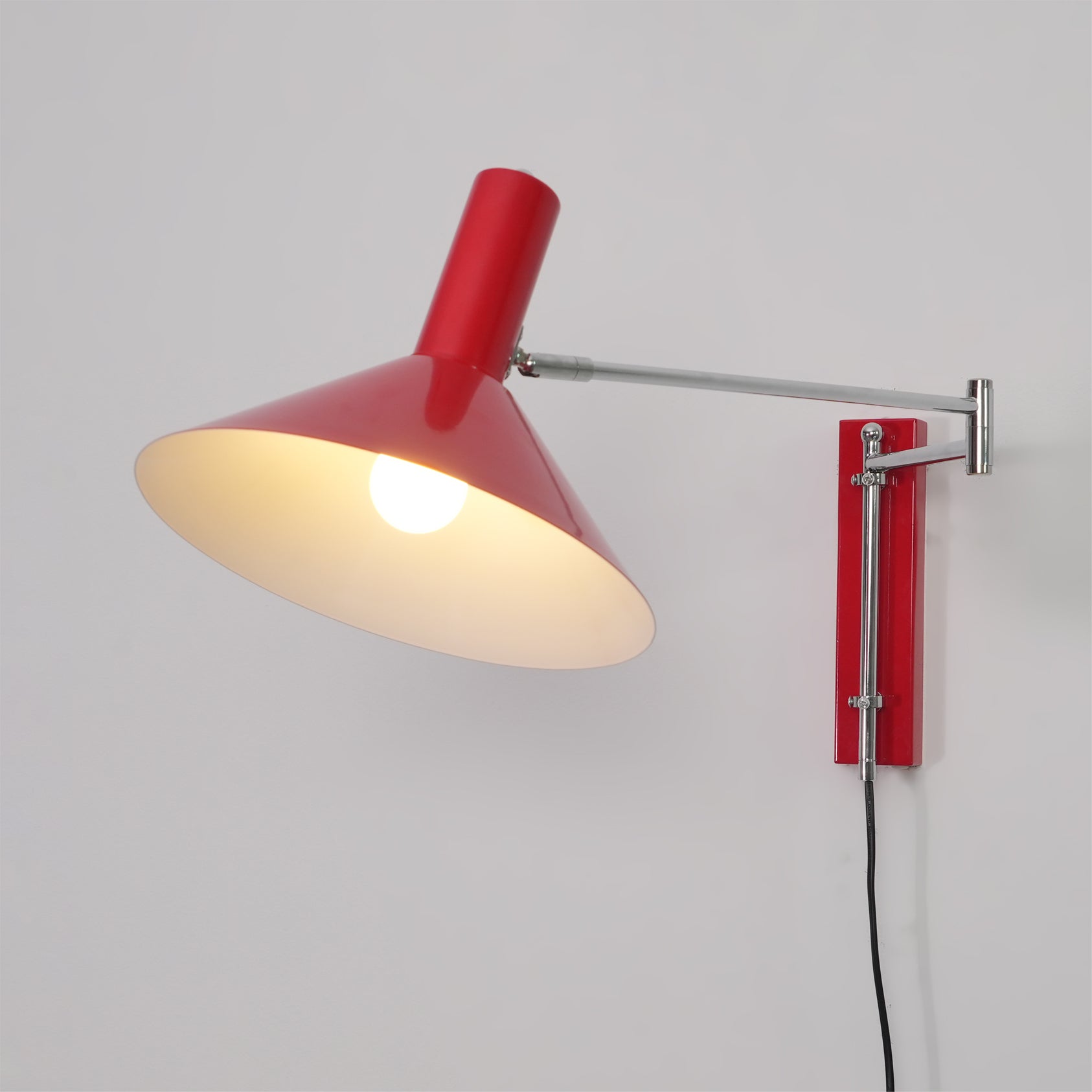 Stylish Anvia Plug In Wall Sconce
