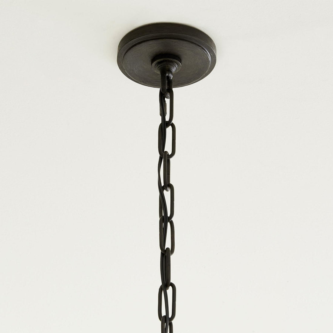 Lustre Rowan en fer intemporel au design bougie – Éclairage d'intérieur industriel pour chambre