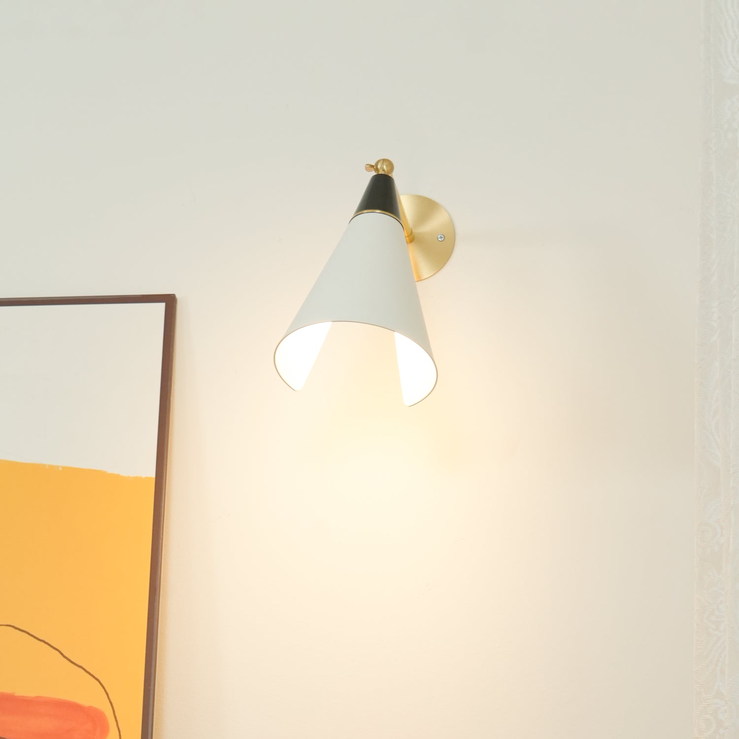 Sophisticated Magari Wall Lamp Compatible with Push Switches in White Black Brass