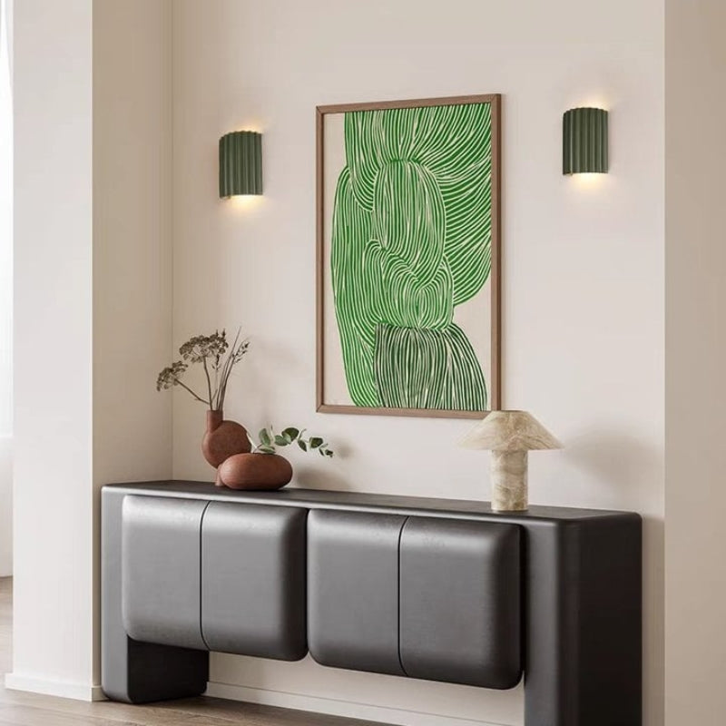 Applique murale en résine cannelée et nervurée – Style minimaliste pour la décoration d'un couloir
