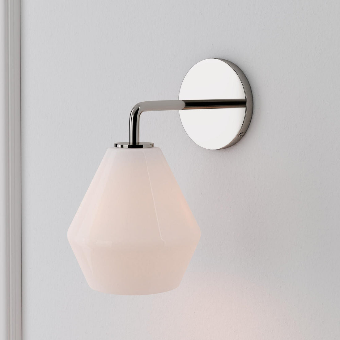 Applique murale géométrique sculpturale en verre laiteux Merin