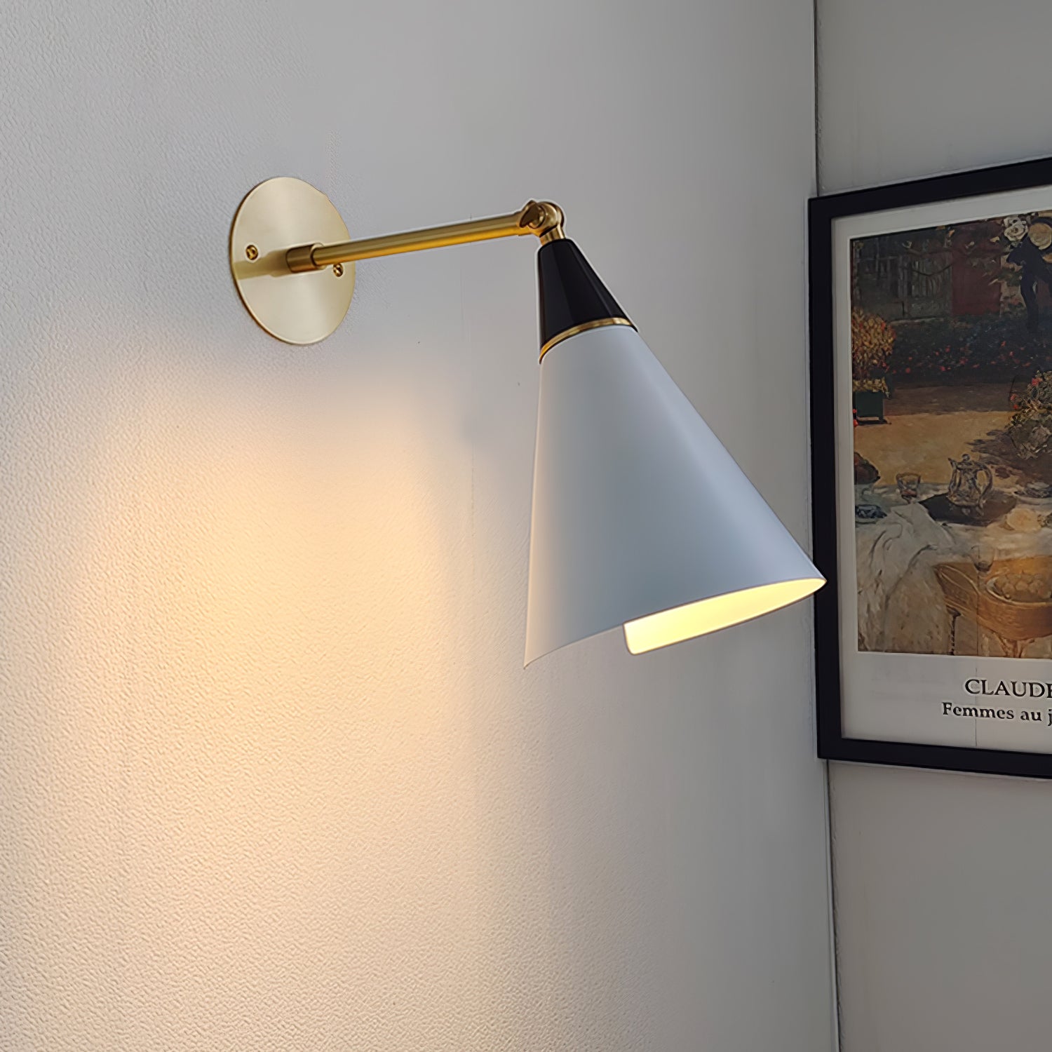 Sophisticated Magari Wall Lamp Compatible with Push Switches in White Black Brass