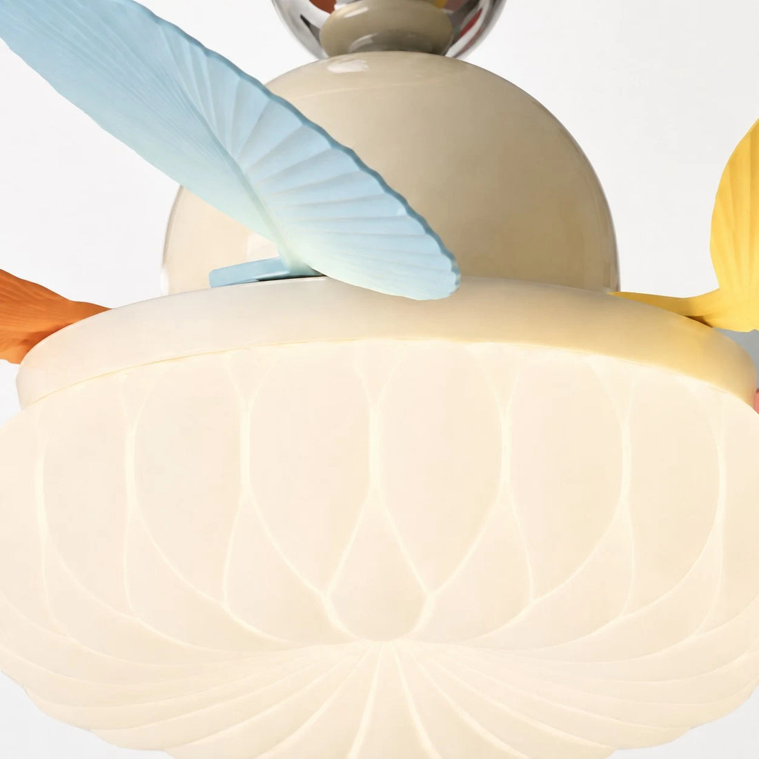Cloud-style diffuser and colorful blade detail