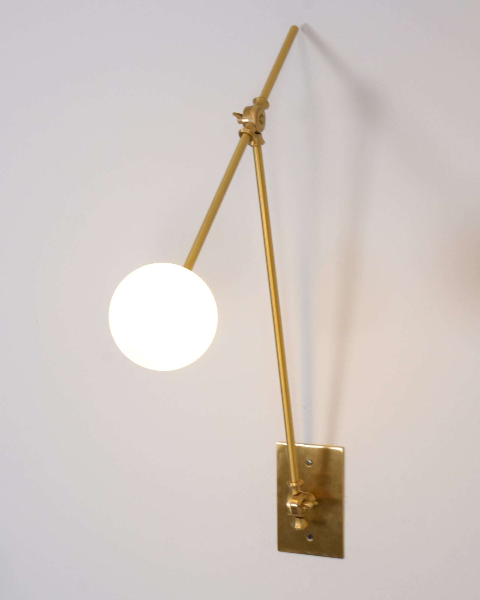 Sophisticated Magari Wall Lamp Compatible with Push Switches in White Black Brass