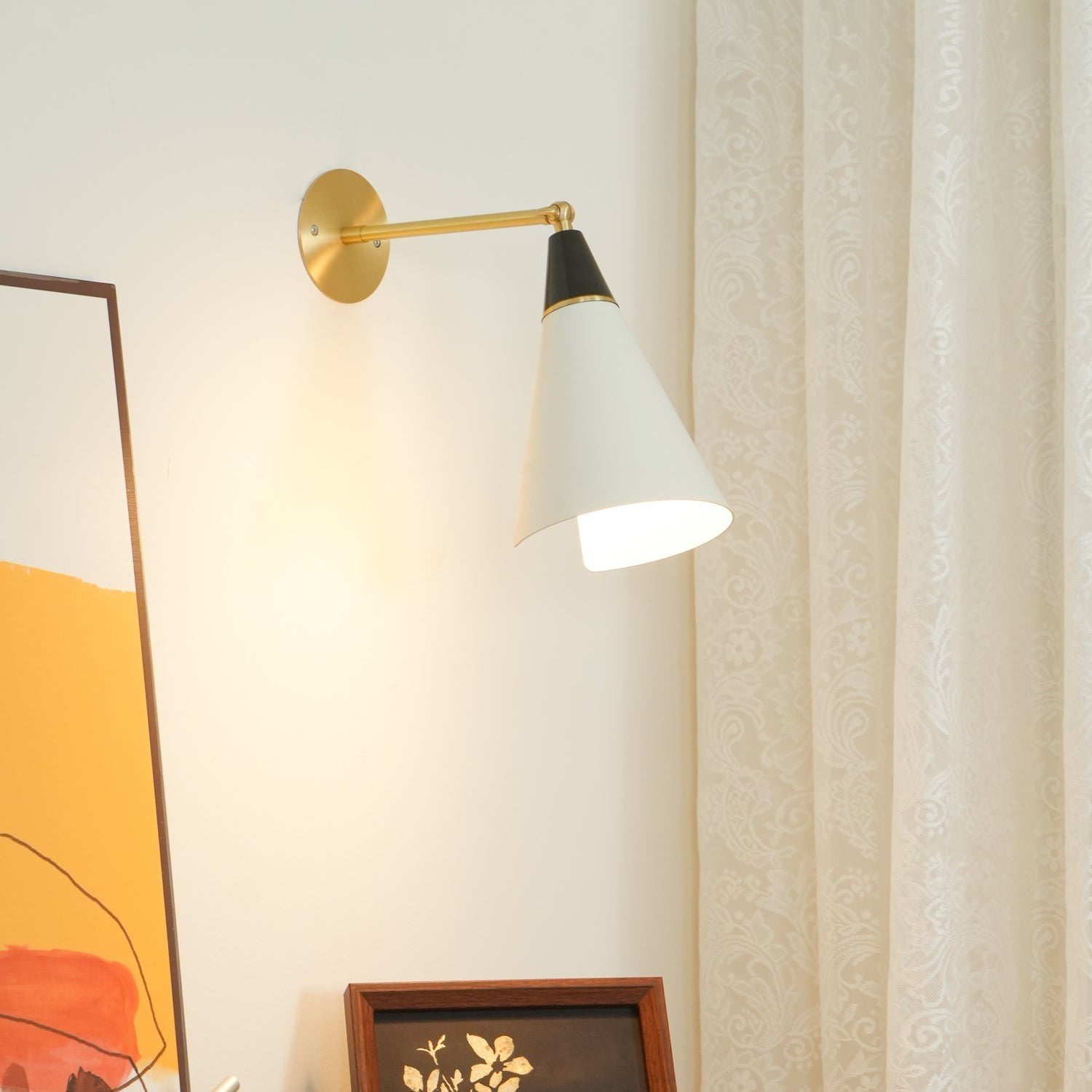 Sophisticated Magari Wall Lamp Compatible with Push Switches in White Black Brass