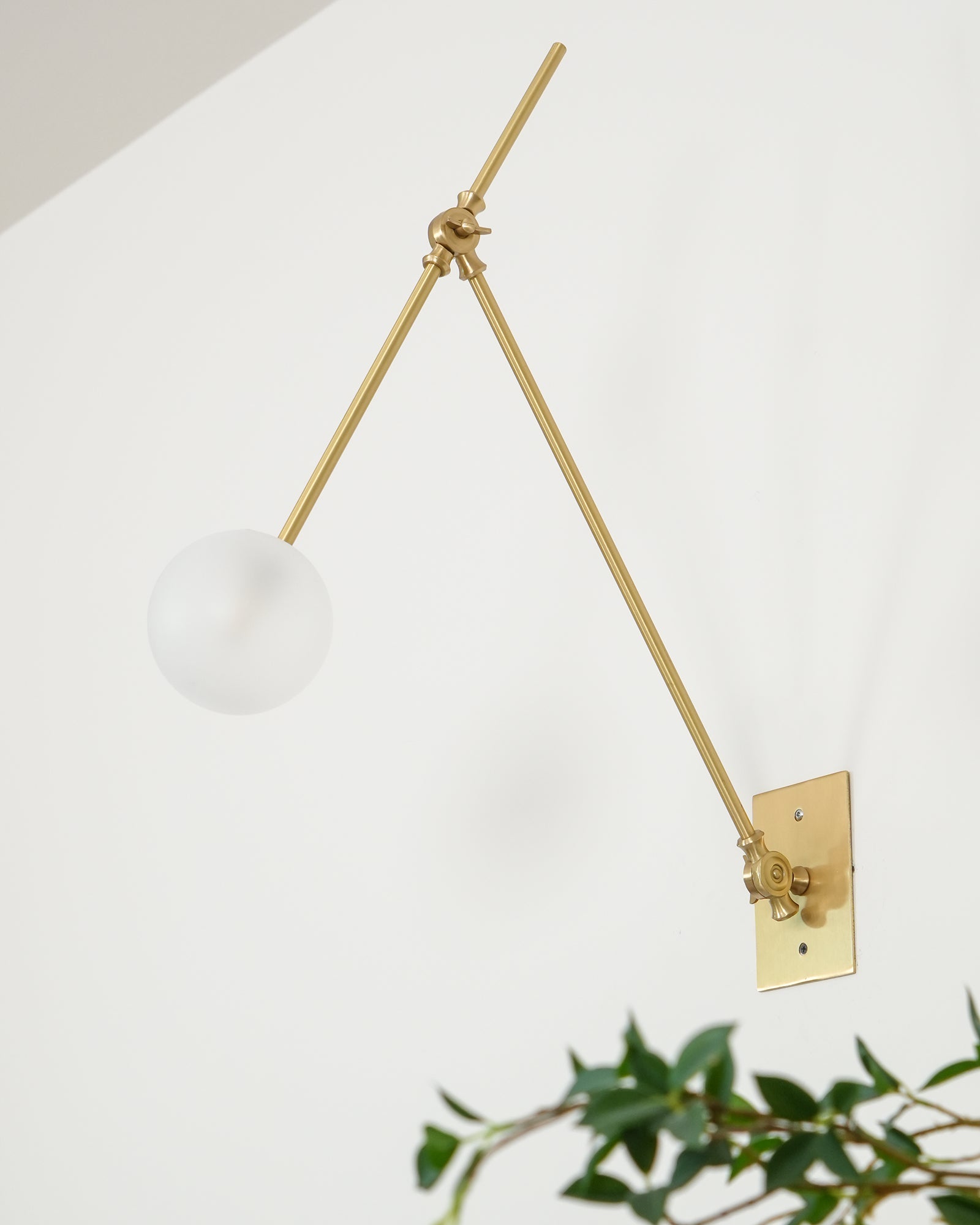 Sophisticated Magari Wall Lamp Compatible with Push Switches in White Black Brass