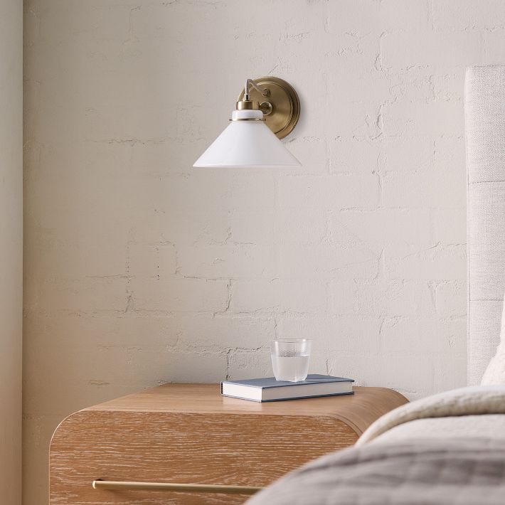 Aurenza Sconce – Farmhouse Wall Light with Metal Accents for Cozy Spaces