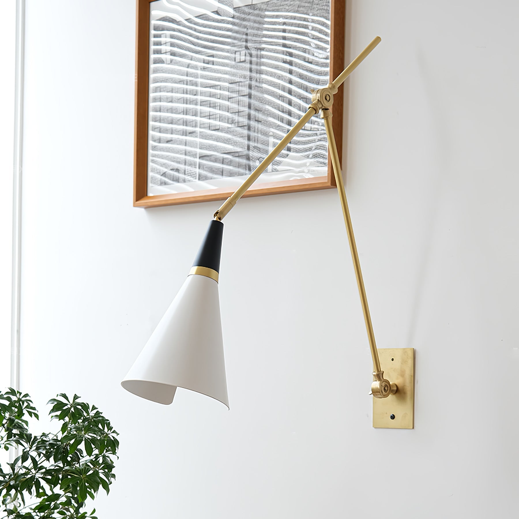 Sophisticated Magari Wall Lamp Compatible with Push Switches in White Black Brass