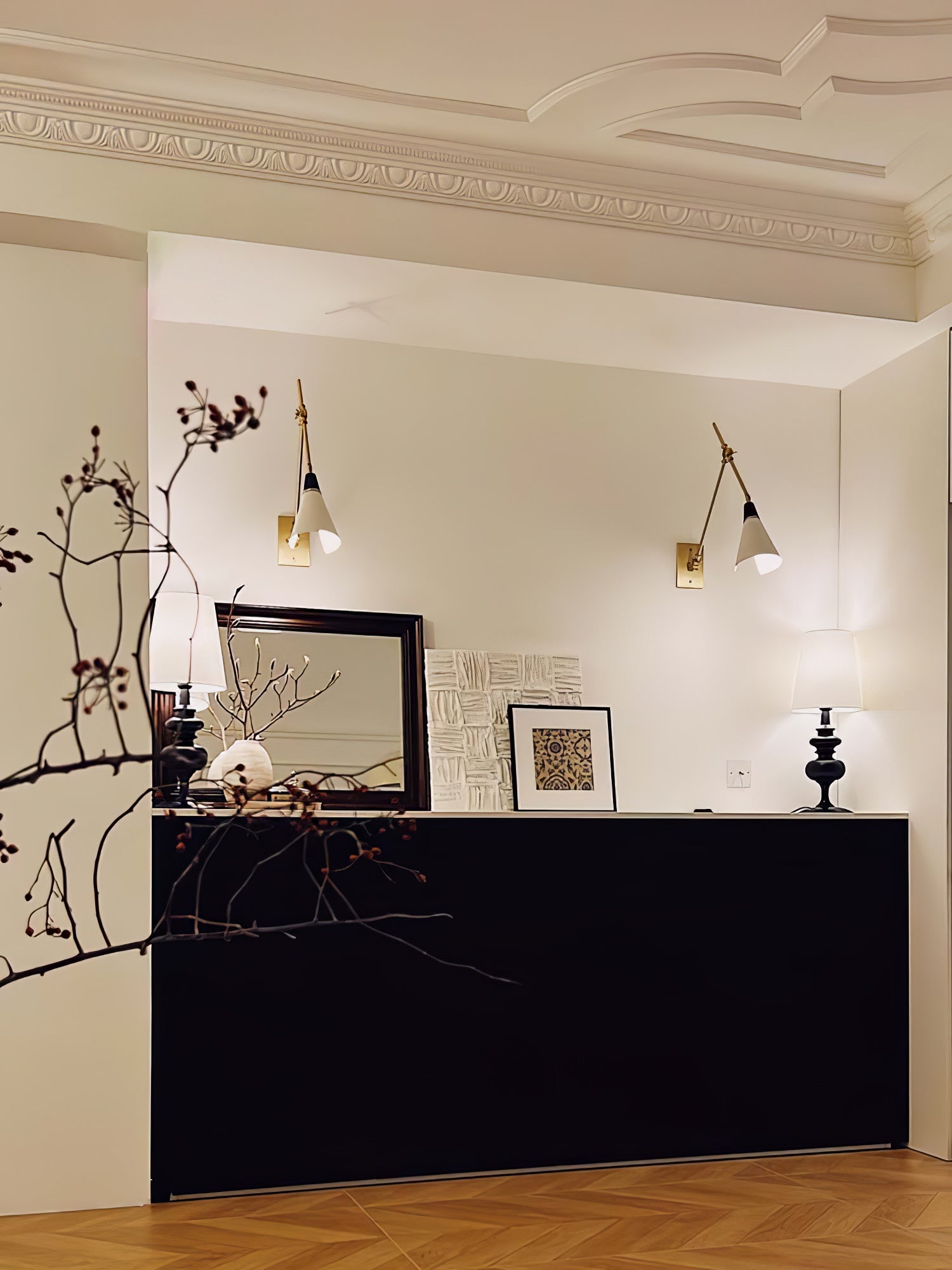 Sophisticated Magari Wall Lamp Compatible with Push Switches in White Black Brass