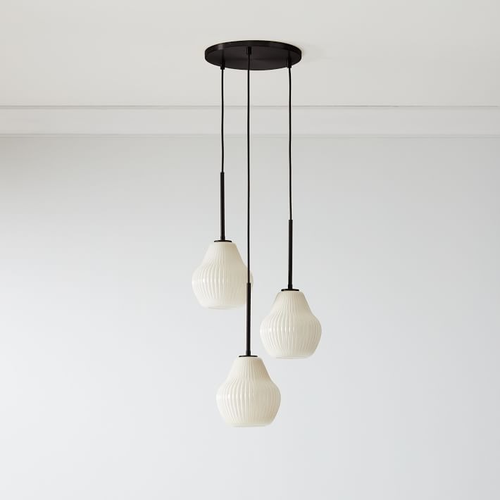 Lustre Rivrona en verre strié à 3 lumières : un éclairage sculptural et moderne pour la maison