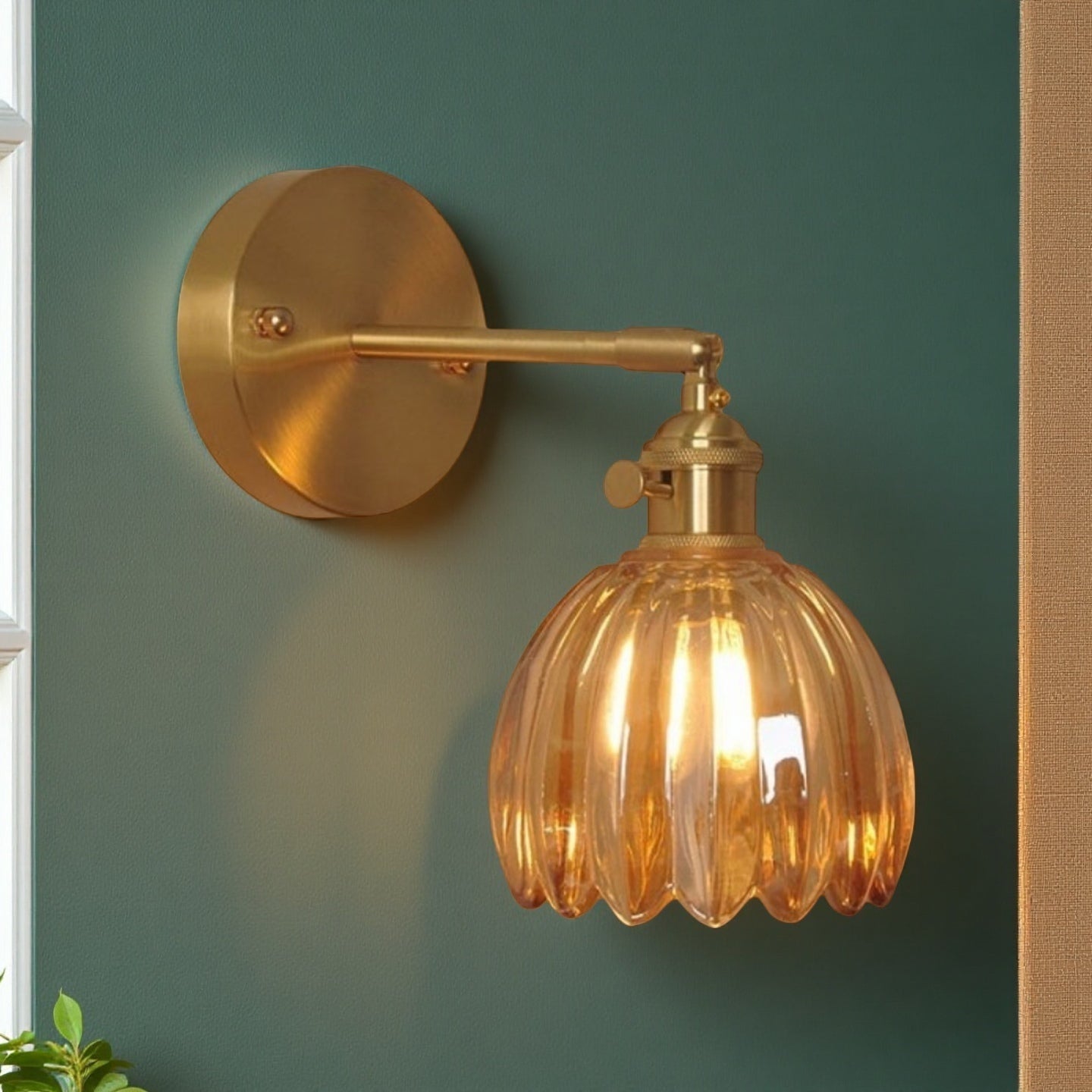 Tulip Wall Sconce – Vintage Glass Flower Light for Elegant Bedrooms
