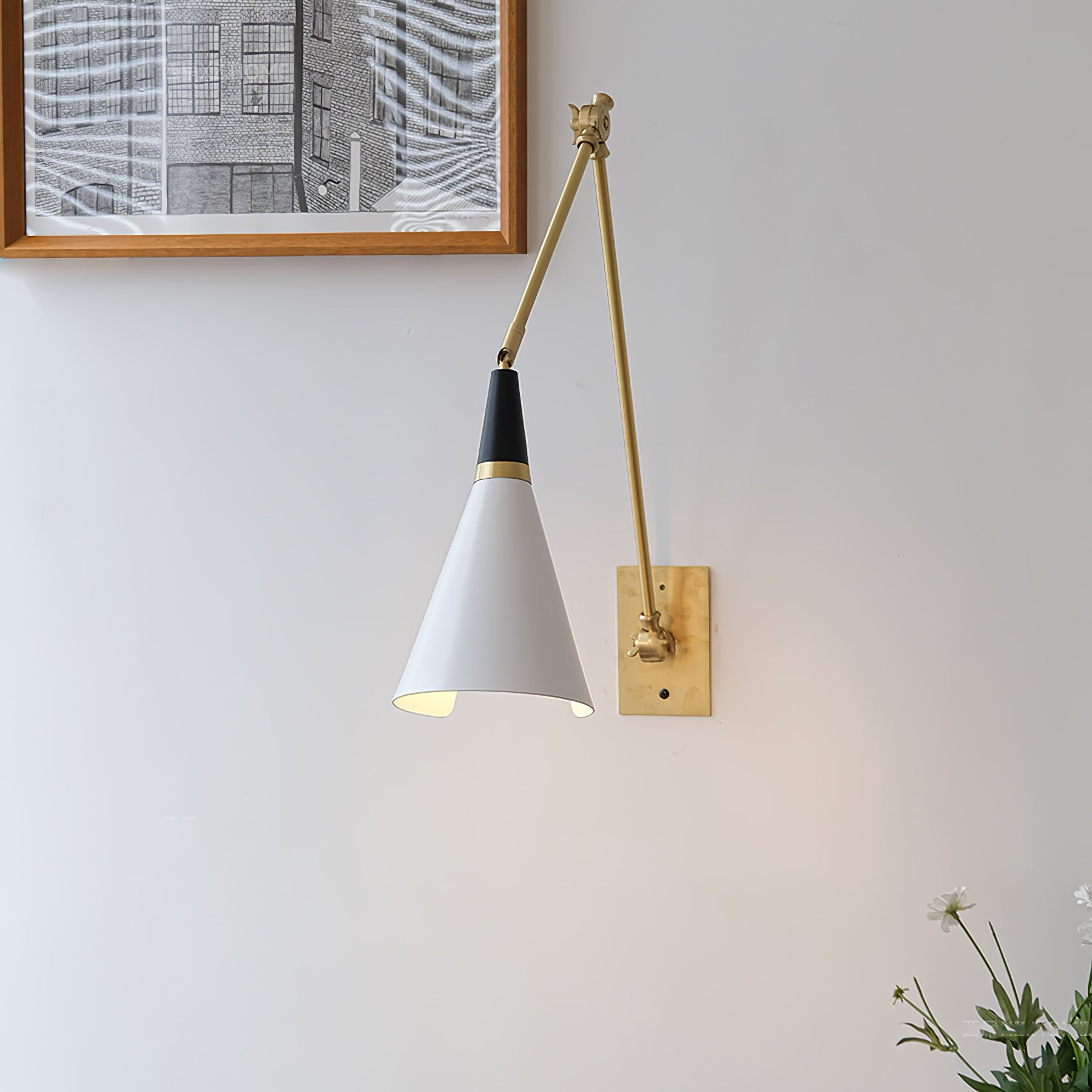 Sophisticated Magari Wall Lamp Compatible with Push Switches in White Black Brass