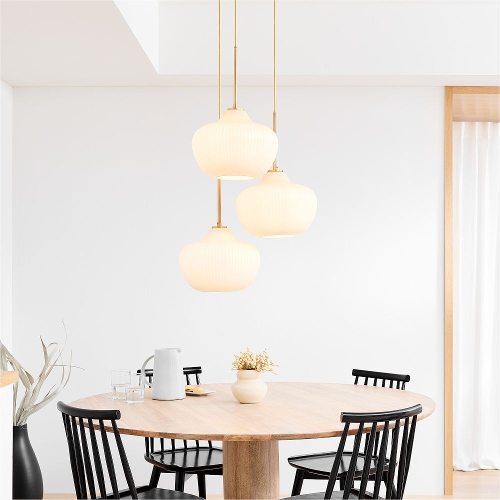 Lustre Rivrona en verre strié à 3 lumières : un éclairage sculptural et moderne pour la maison