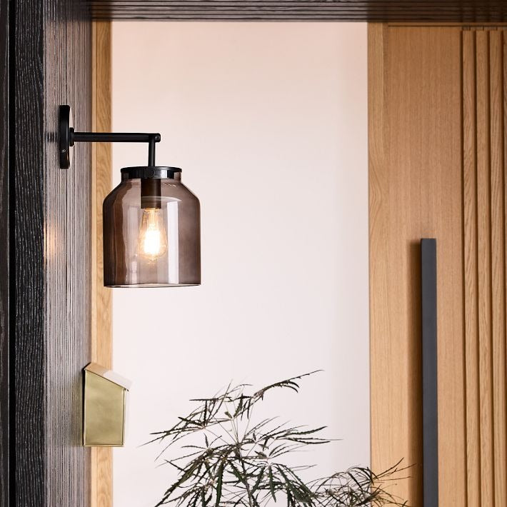 Hanton Minimalist Outdoor Wall Light - Matte Metal Industrial Sconce for Modern Spaces