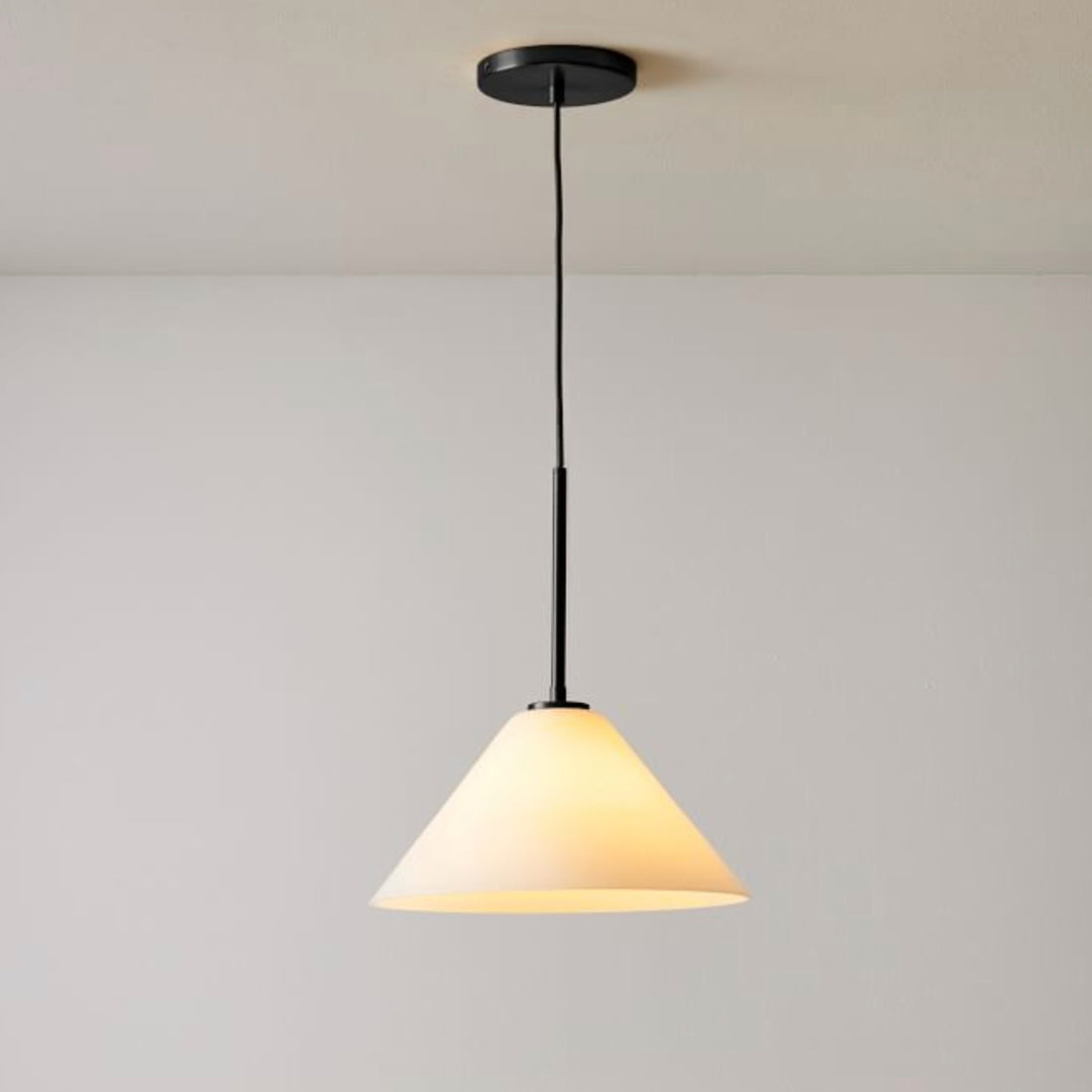Suspension conique en verre Conica – Luminaire de style moderne pour toutes les pièces