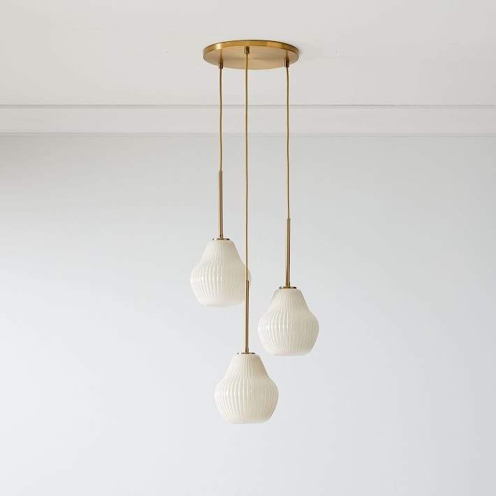 Lustre Rivrona en verre strié à 3 lumières : un éclairage sculptural et moderne pour la maison