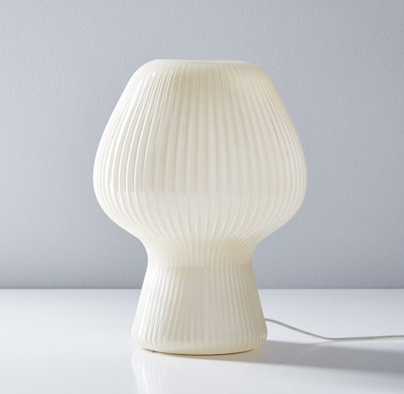 Lampe de table en verre strié Novarise – Éclairage d'appoint en verre texturé