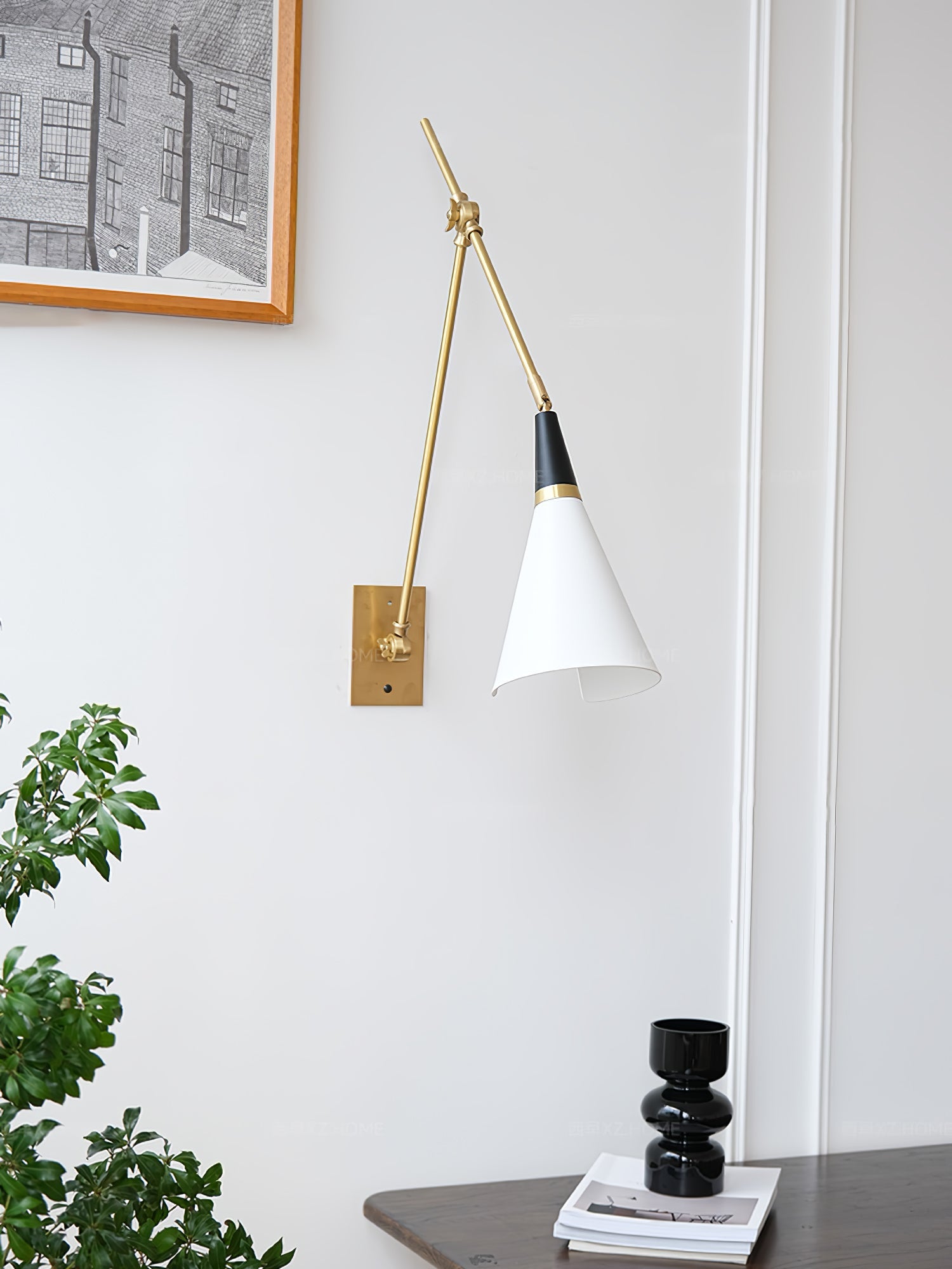 Sophisticated Magari Wall Lamp Compatible with Push Switches in White Black Brass