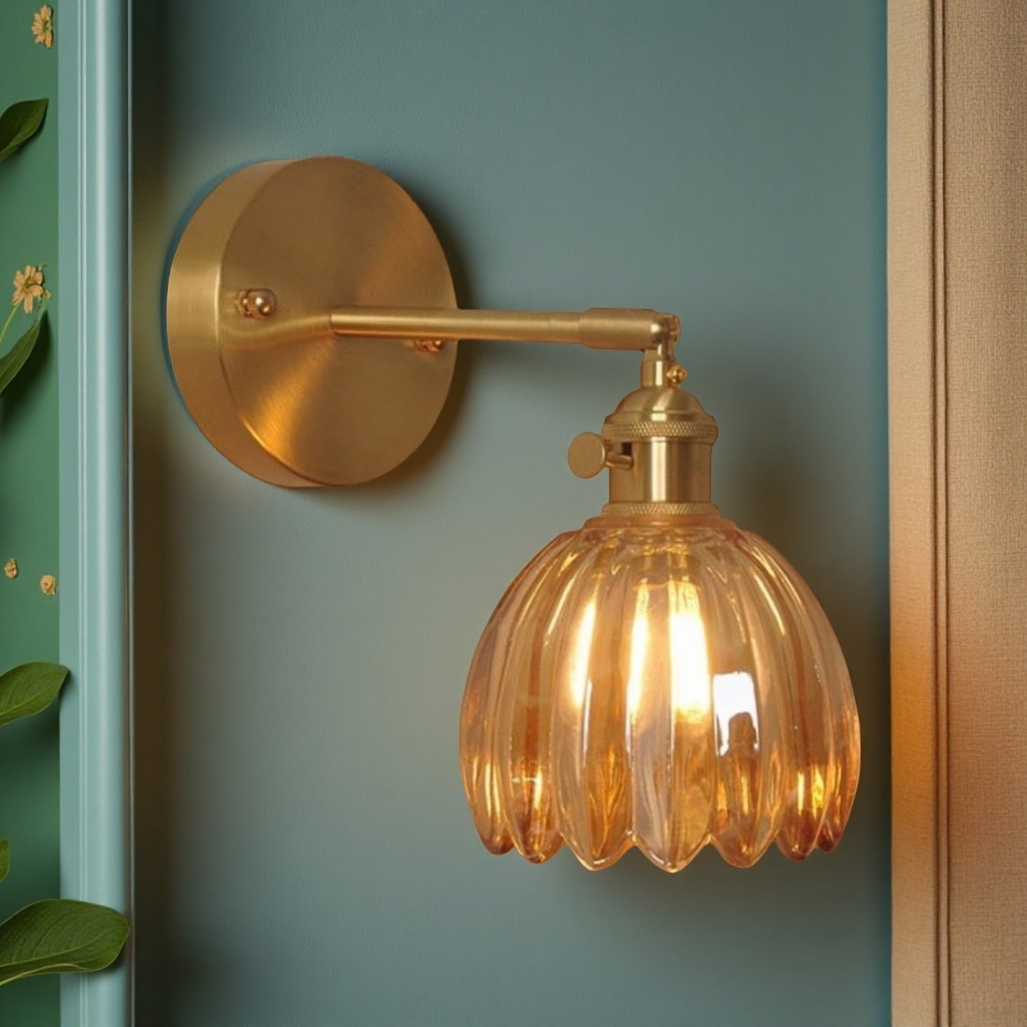 Tulip Wall Sconce – Vintage Glass Flower Light for Elegant Bedrooms