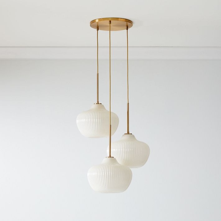 Lustre Rivrona en verre strié à 3 lumières : un éclairage sculptural et moderne pour la maison