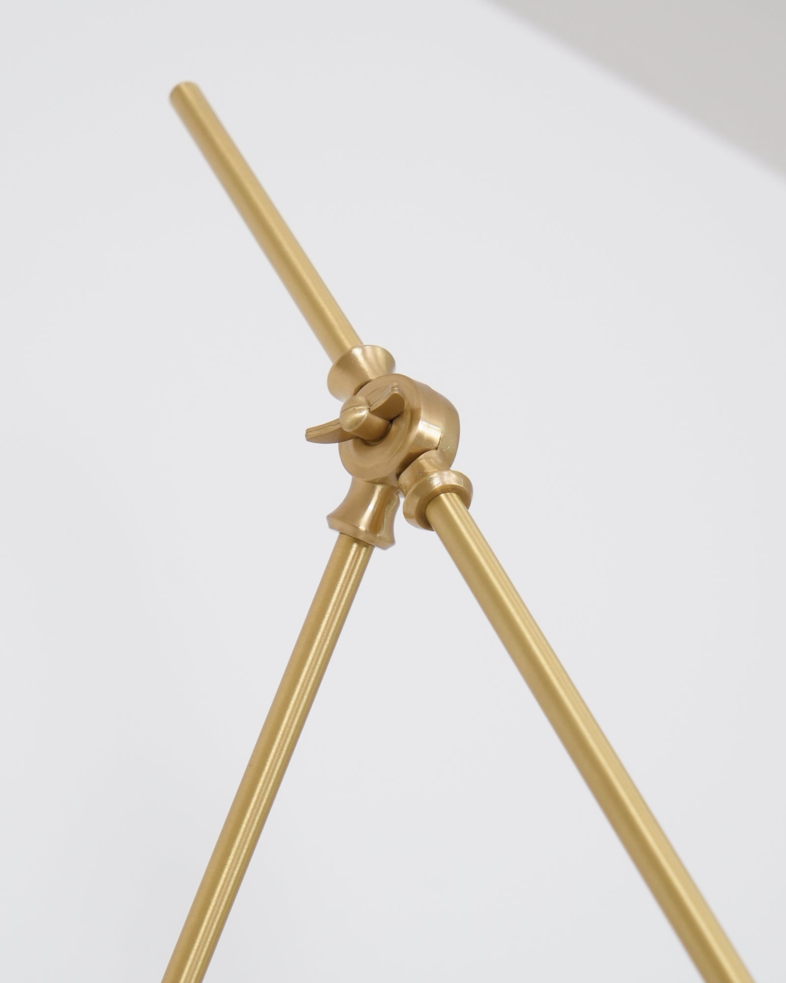 Sophisticated Magari Wall Lamp Compatible with Push Switches in White Black Brass