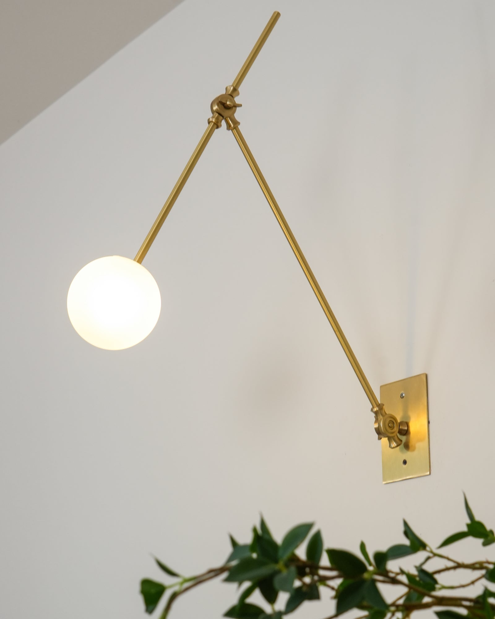 Sophisticated Magari Wall Lamp Compatible with Push Switches in White Black Brass