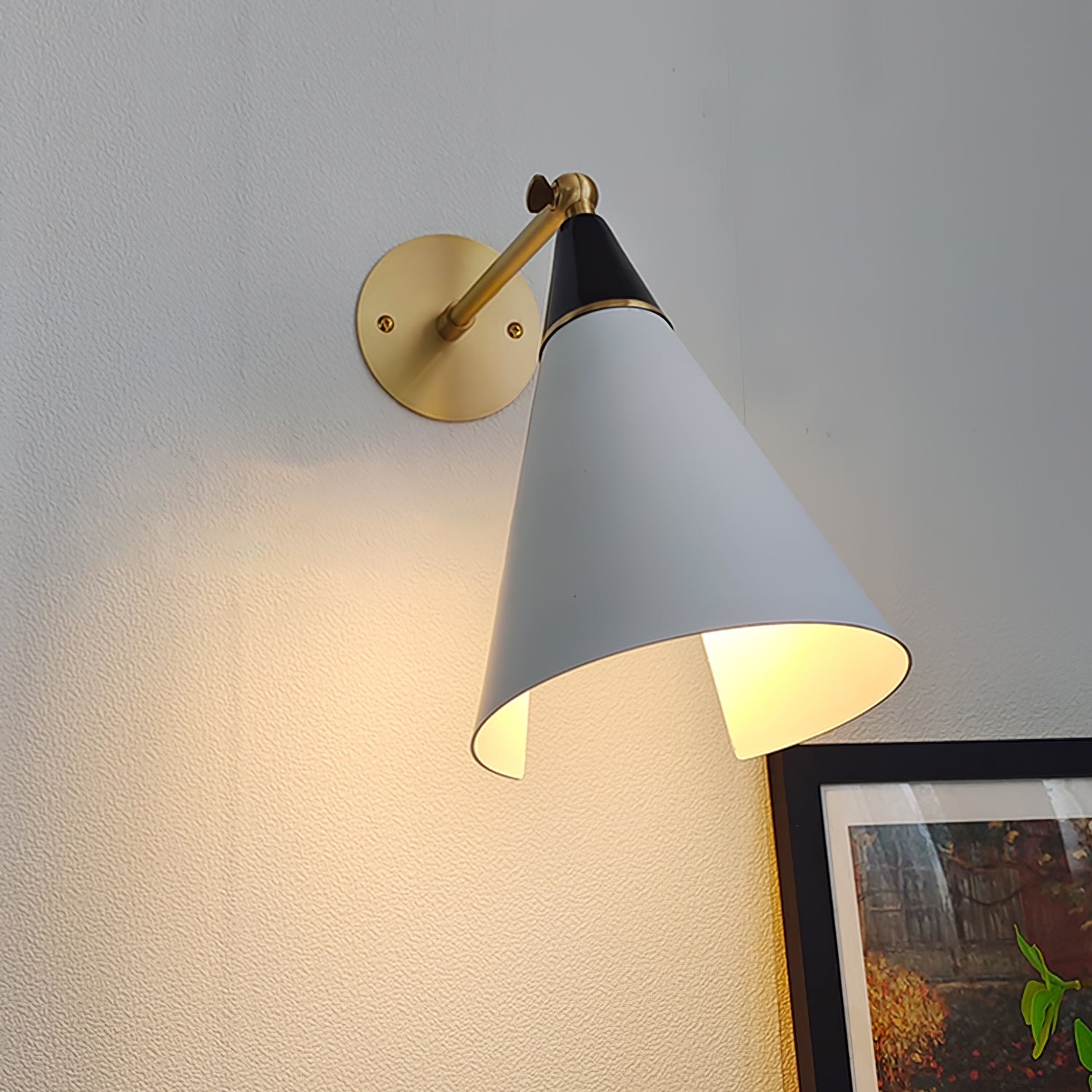 Sophisticated Magari Wall Lamp Compatible with Push Switches in White Black Brass