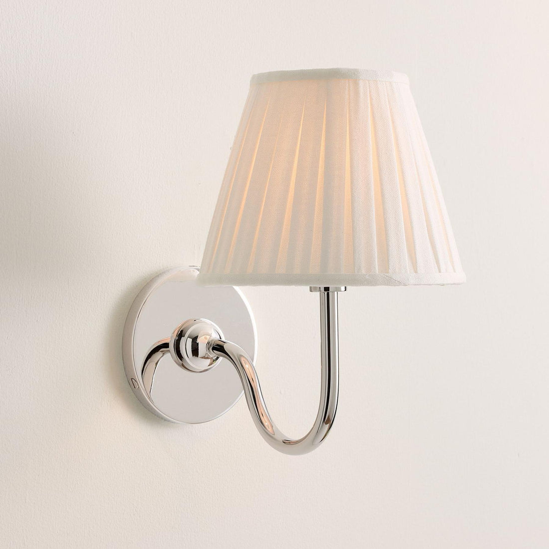 Luvora Pleated Linen Wall Lamp – Vintage Brass Wall Light for Living Rooms