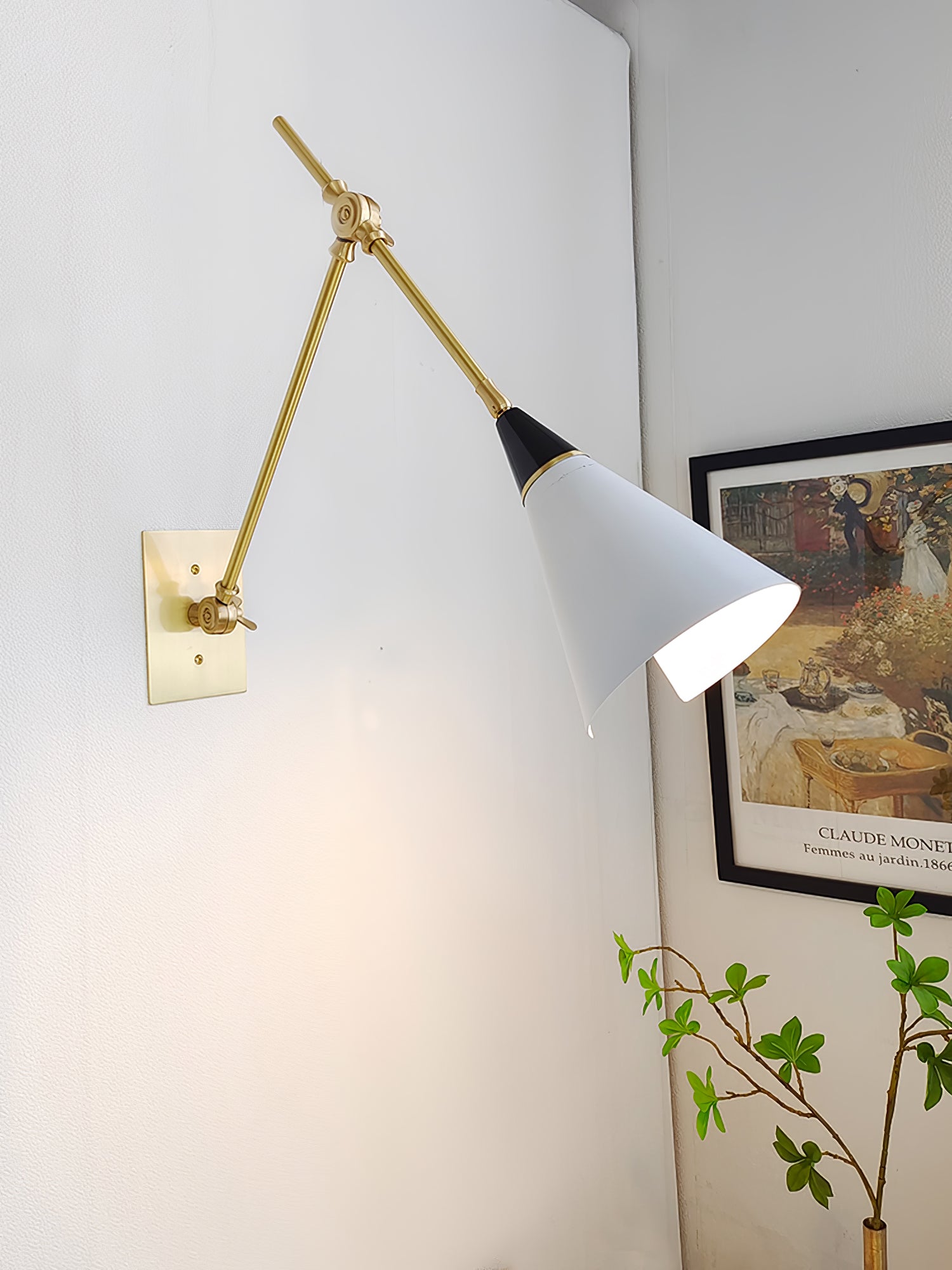Sophisticated Magari Wall Lamp Compatible with Push Switches in White Black Brass