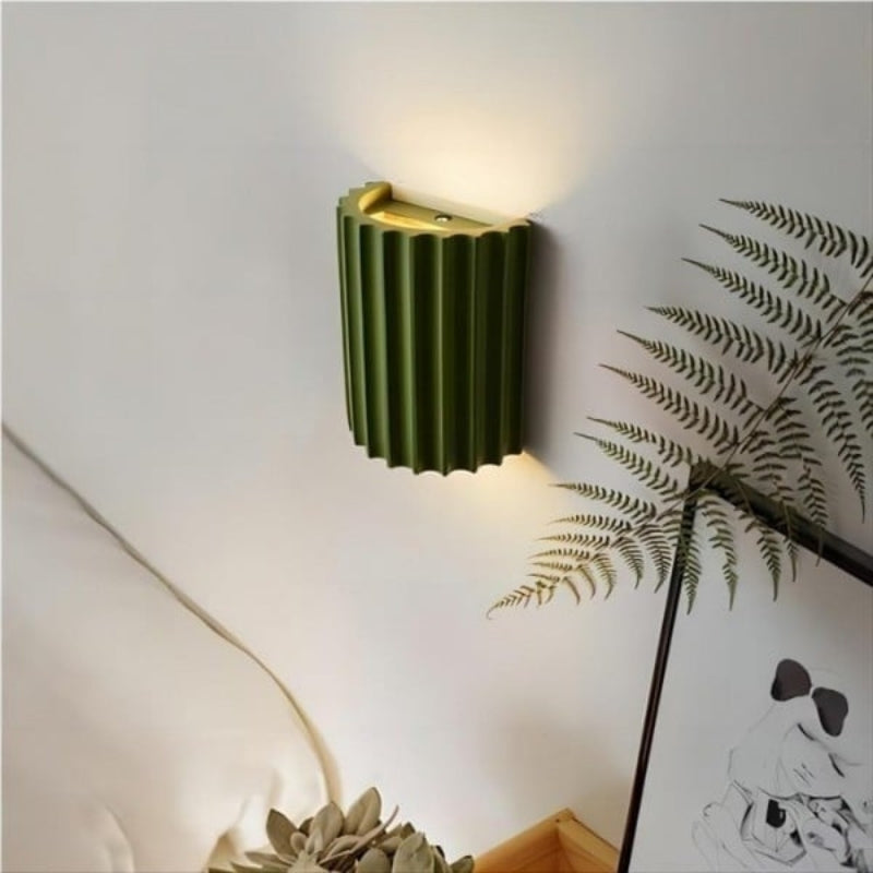 Fluted Ribbed Resin Wall Light – Minimalist Style for Hallway Decor