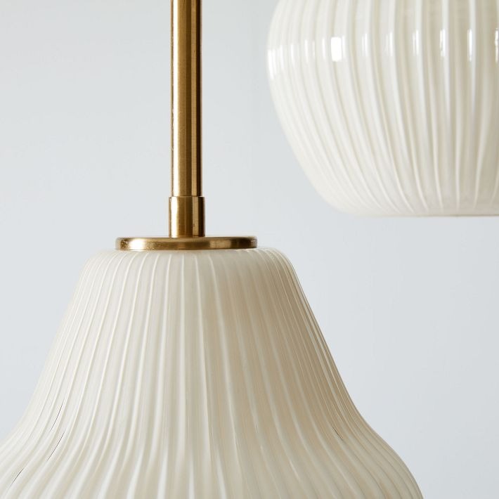 Lustre Rivrona en verre strié à 3 lumières : un éclairage sculptural et moderne pour la maison