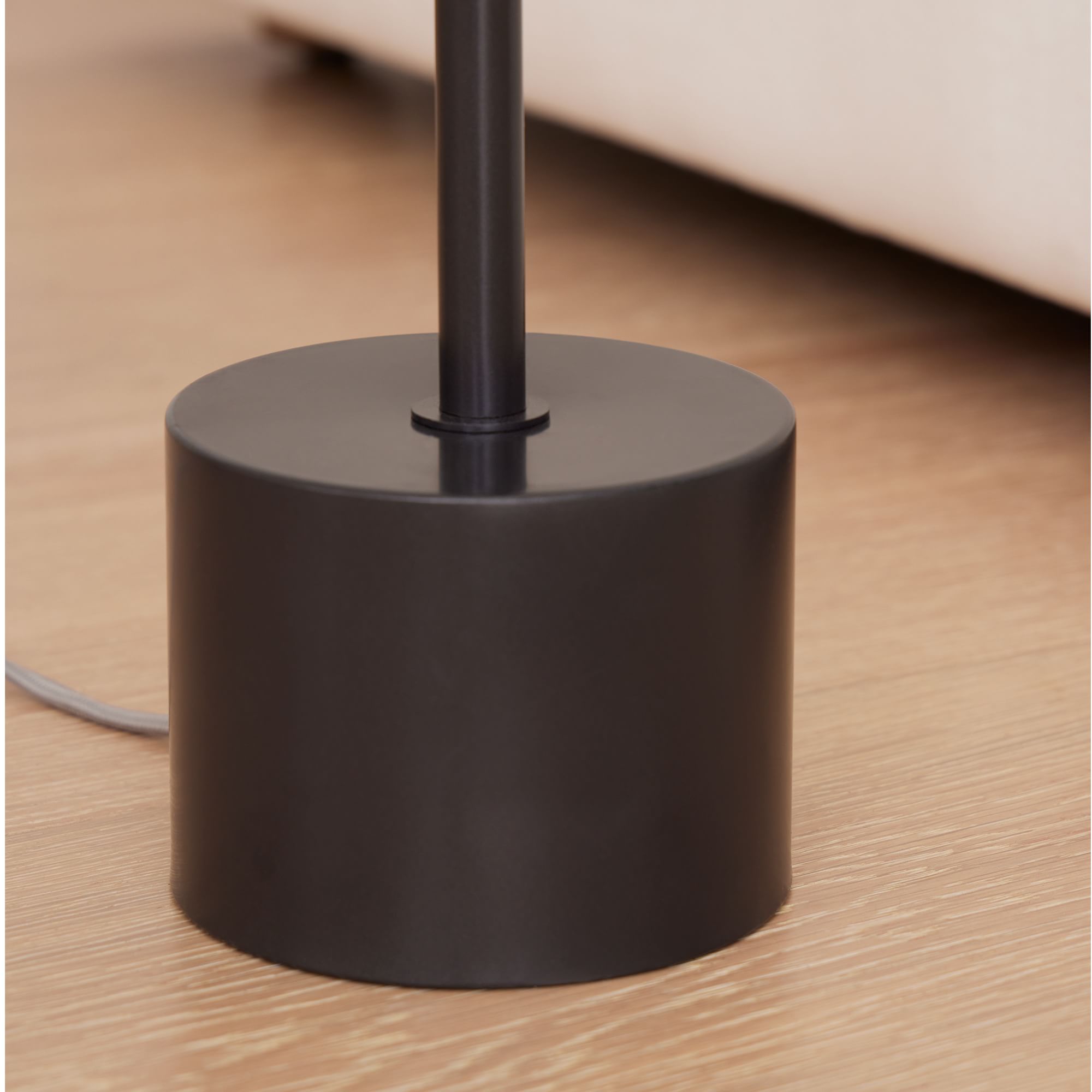 Moss Energy-Efficient Linear Wood LED Floor Lamp – Adjustable Swivel Design