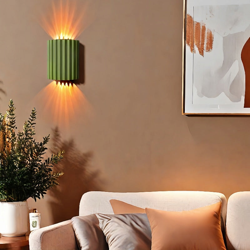 Applique murale en résine cannelée et nervurée – Style minimaliste pour la décoration d'un couloir