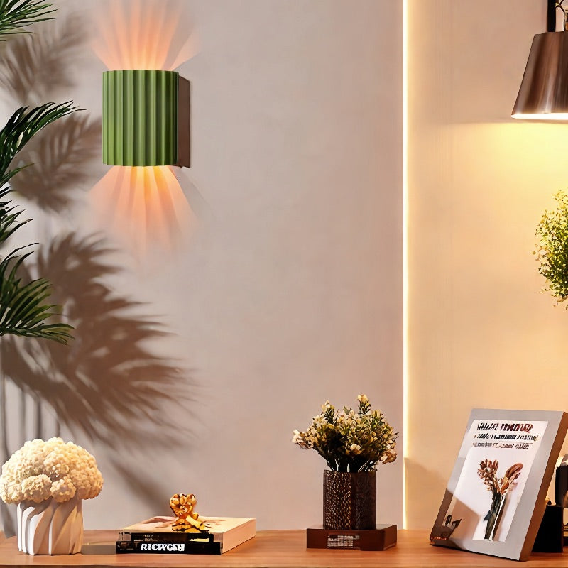 Fluted Ribbed Resin Wall Light – Minimalist Style for Hallway Decor