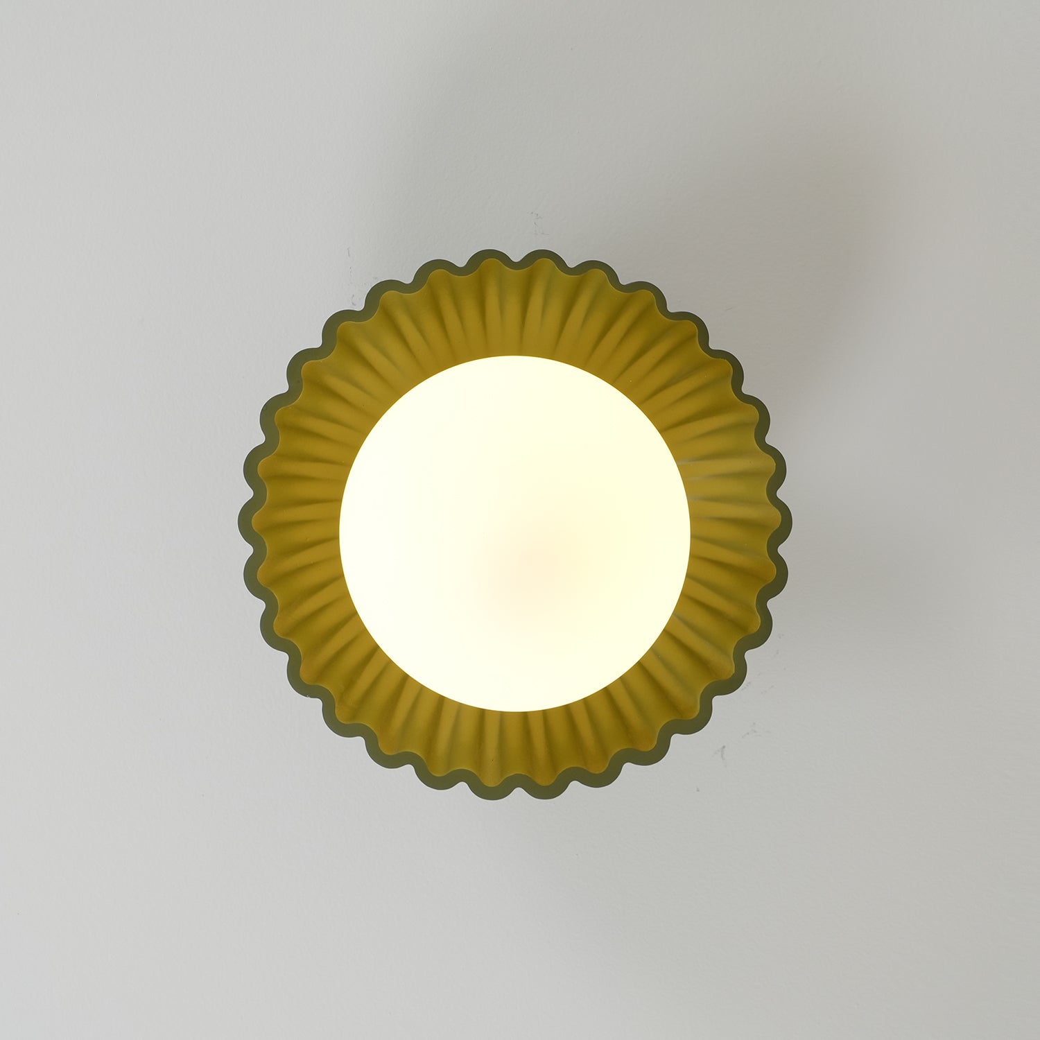 Classy Alien Cream Style Ceiling Light with Classic Round Shape