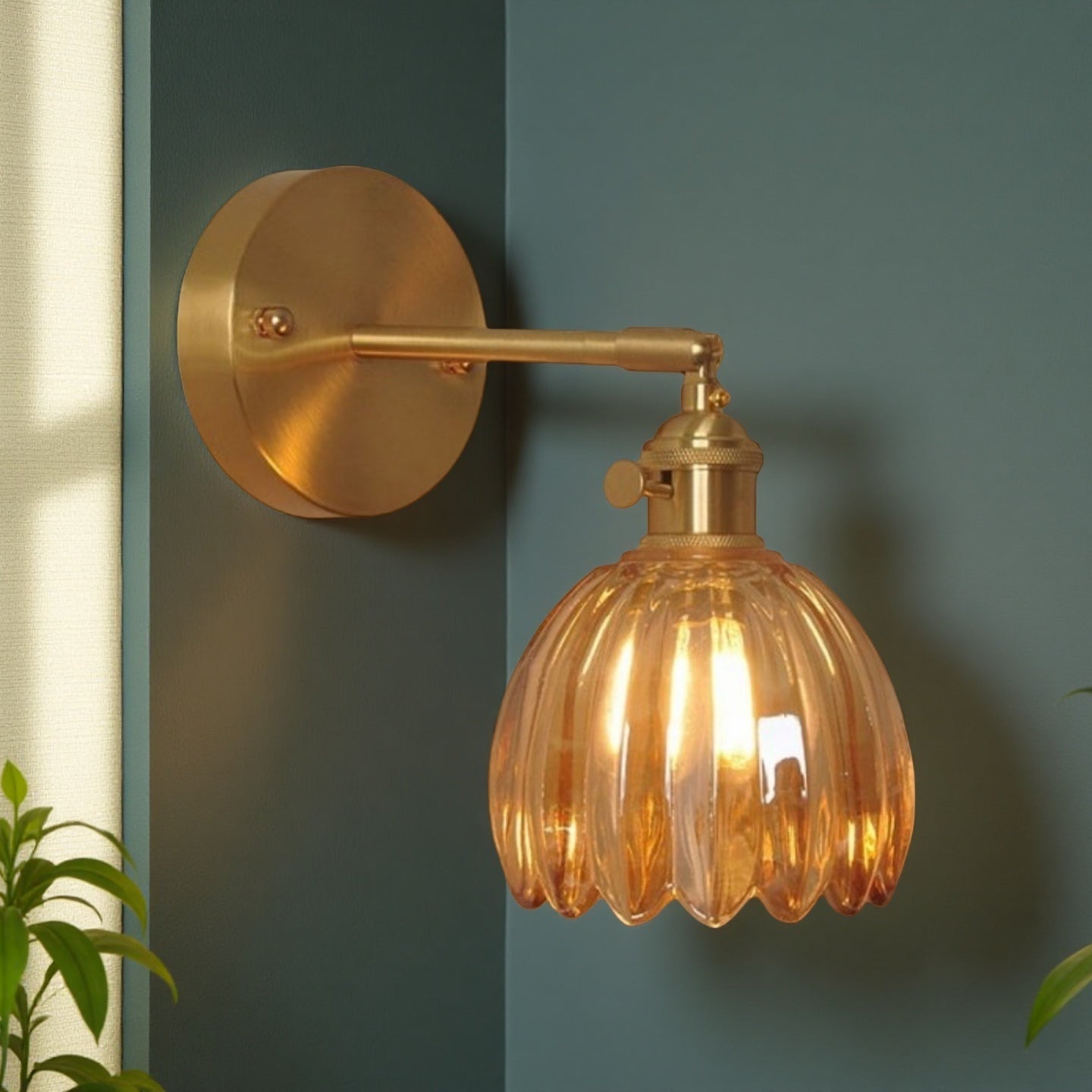 Tulip Wall Sconce – Vintage Glass Flower Light for Elegant Bedrooms