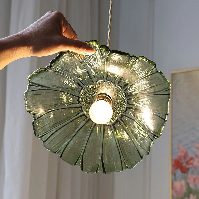 Lotus Pendant Light – Retro Glass Flower Lamp for Elegant Interiors
