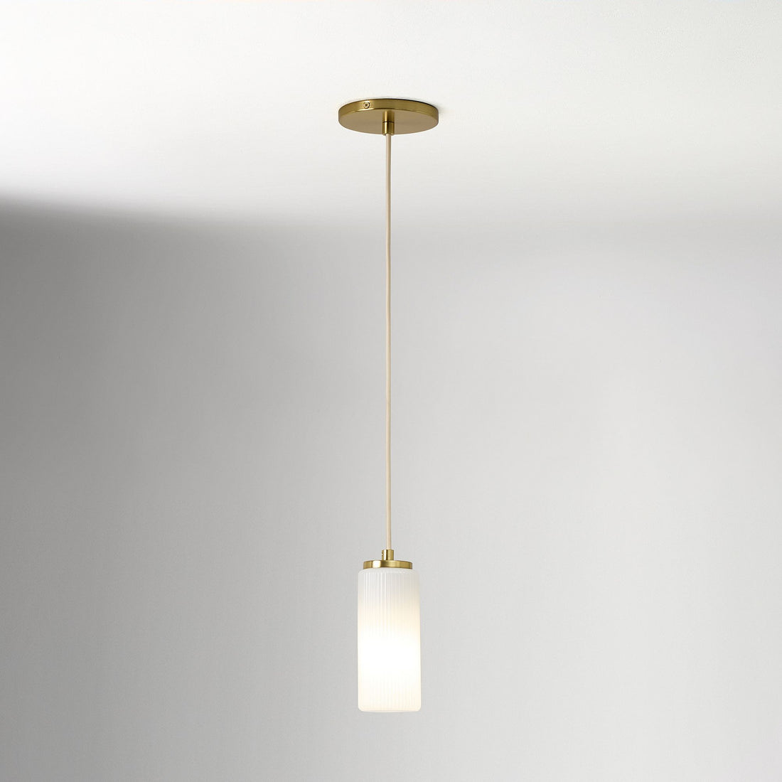 Suspension en verre cannelé Rivora – Abat-jour côtelé moderne
